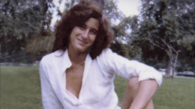 S04:E01 - The Perfect Husband