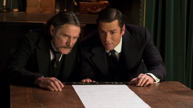 S11:E03 - 8 Footsteps