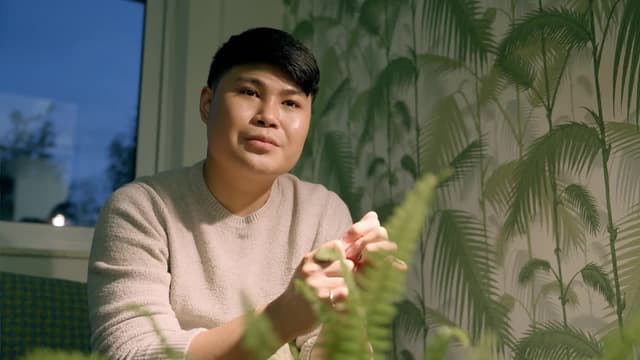 S06:E03 - Painter Decorator to Makeup Artist