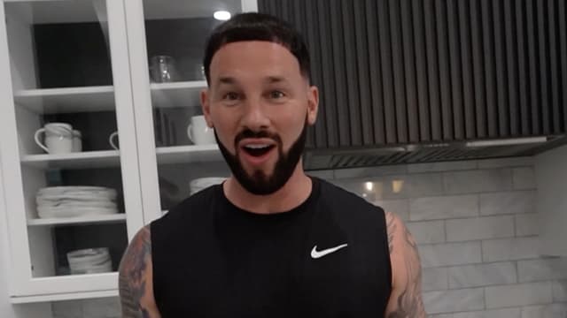 S07:E32 - Last to Stop Eating Spicy Chips Wins Surprise Challenge