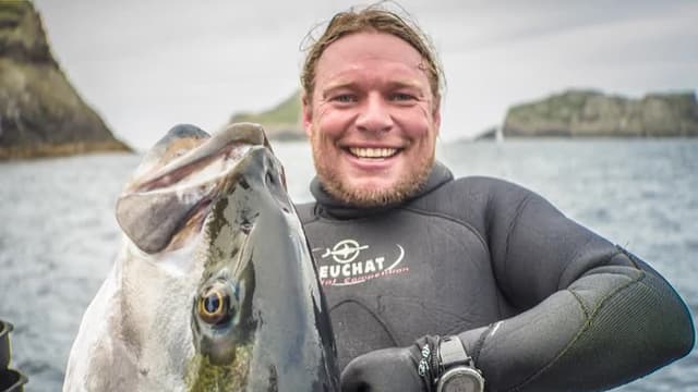 S04:E08 - Three Kings Spearfishing