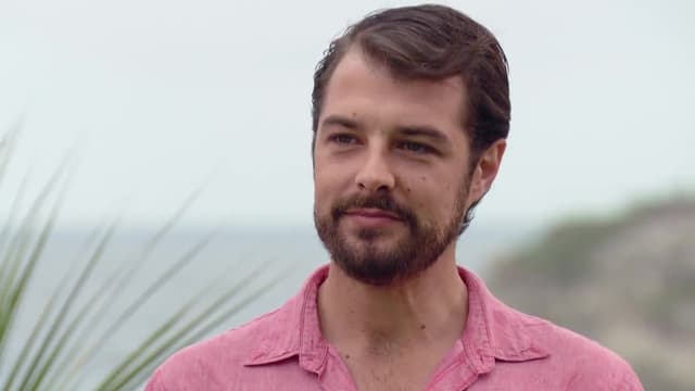 S10:E58 - Icebergs Dining Room Service Challenge