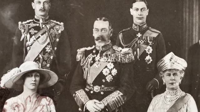 S01:E03 - King George V: A Very Private Murder (1936)