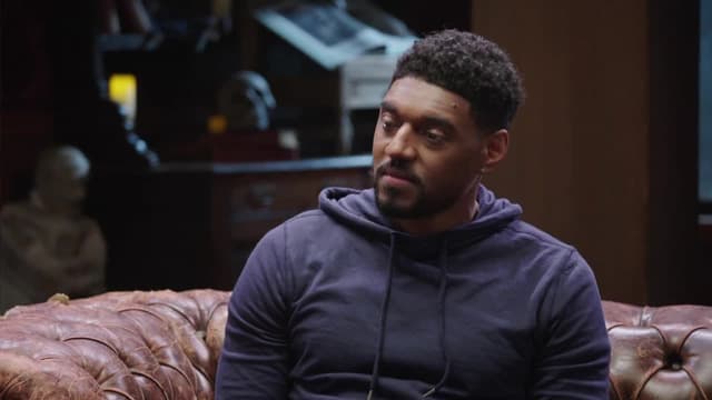 S01:E01 - Hide the Kids, Watch the Skies