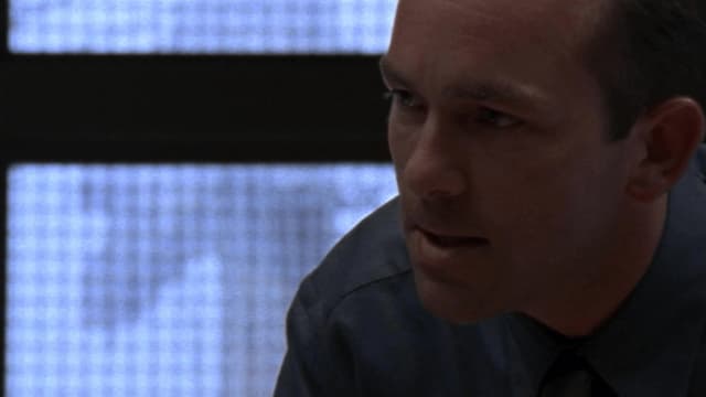 S05:E01 - Personal Politics