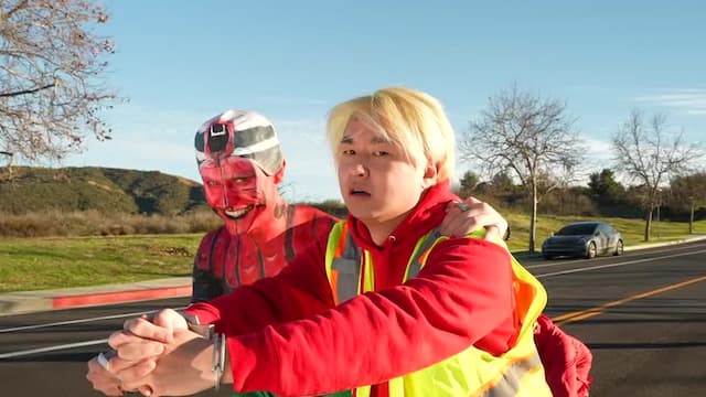 S04:E15 - I Built a Secret Room to Win "Squid Game"!