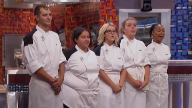 S11:E17 - 5 Chefs Compiten (Pt. 1)