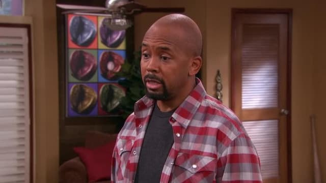 S03:E01 - Charlie and the Airport Sext