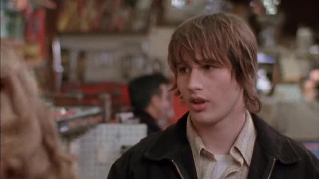 S02:E10 - A Roswell Christmas Carol