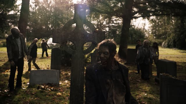 S01:E01 - The Thing in the Hole