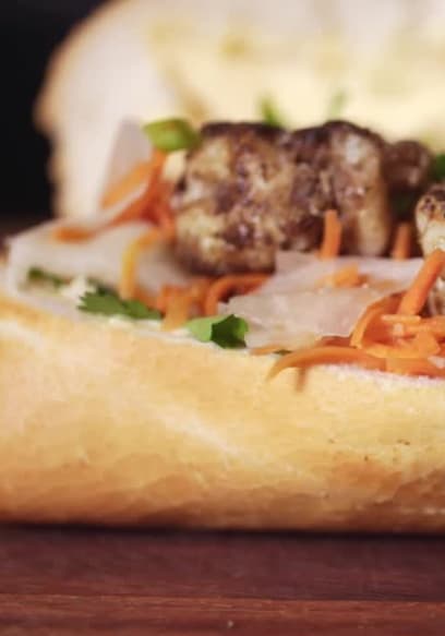 S01:E09 - Po' Boys and Pupu Platters! poster