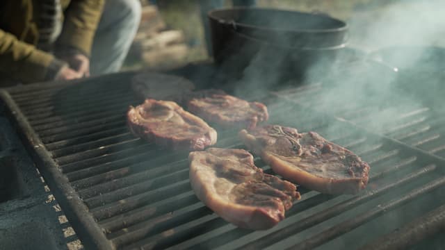 S01:E03 - Pork Steak