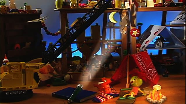 S01:E13 - Campfire Night Light / Freewheelin' Fun