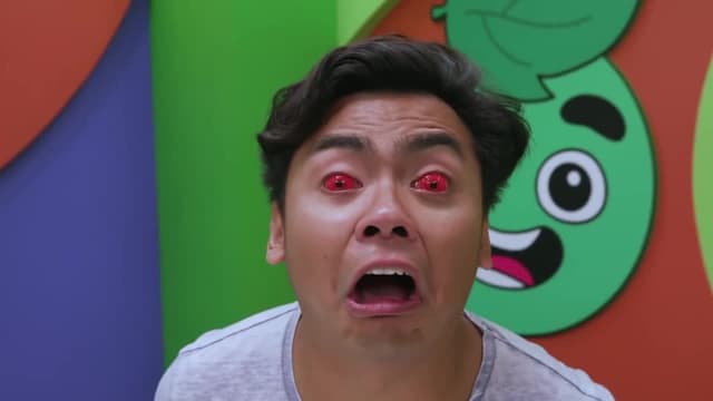 S03:E09 - Crazy Contact Lenses / $1 Secret Dollar Store Items