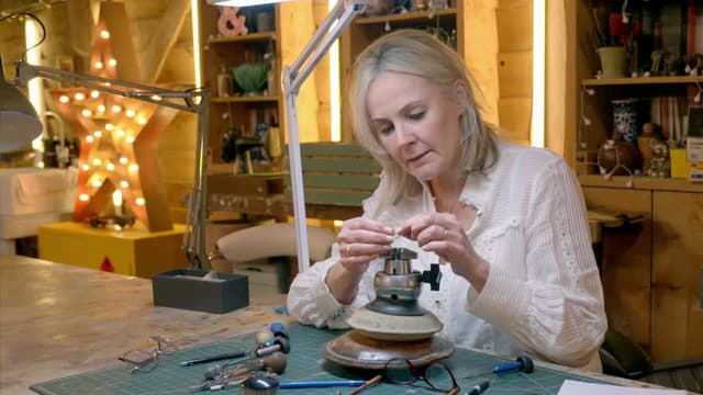 S08:E38 - Coconut Scraper, Music Stand, Dad's Wedding Ring