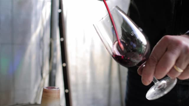 S01:E03 - Party Time