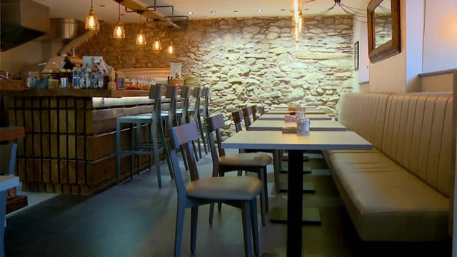 S01:E02 - Lake District Restaurant