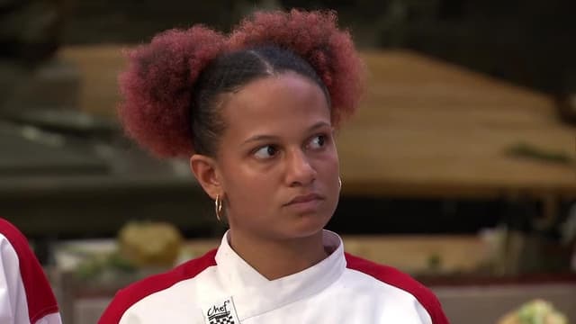 S15:E11 - 8 Chefs Compete