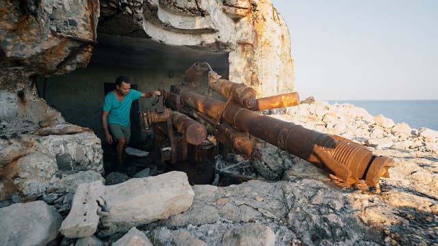 S01:E06 - Big Guns Found in an Abandoned Bunker in Croatia