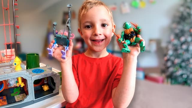 S01:E01 - 30 Minutes of Turbo Toy Time!