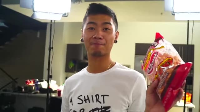 S03:E17 - Mixing All the Chips / Trying Weird Hot Dog Gadgets