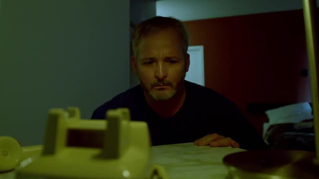 S01:E01 - Paranormal Predator
