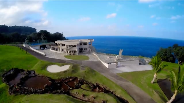 S01:E02 - Hawaii