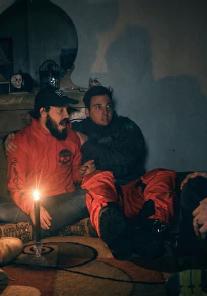 Póster de S01:E02 - Overnight in Haunted Bellaire House