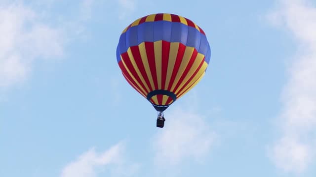 S02:E13 - Hot Air Balloon / Hang Glider
