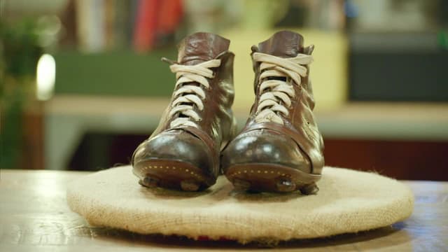 S07:E08 - Vintage Blind Globe, Football Boots, Boxing Trophy