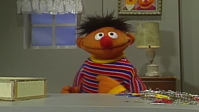 S19:E01 - Elmo's New Doll