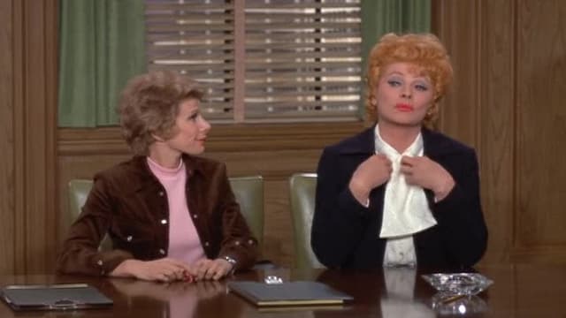 S06:E09 - Lucy and Joan Rivers Do Jury Duty