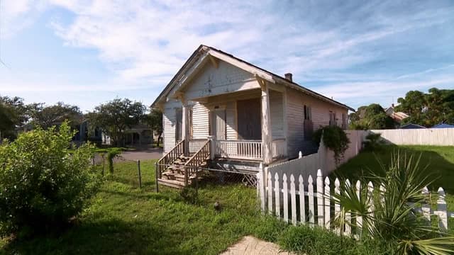 S02:E07 - Budget Bungalow