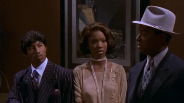 S03:E06 - The Play Scene