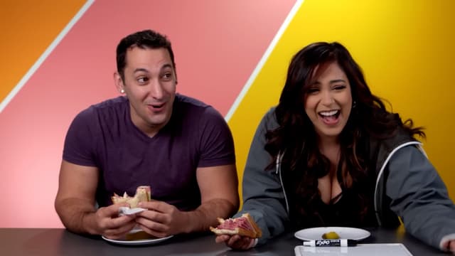 S01:E17 - Guess the Rom Com From the Food