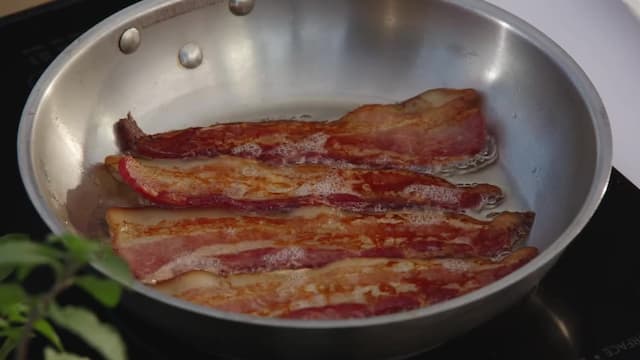 S02:E04 - Achin’ for Bacon