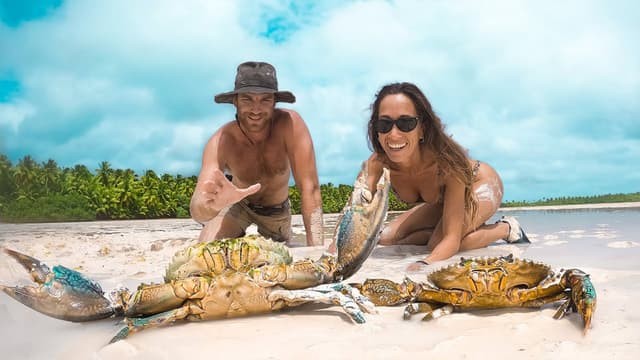 S01:E09 - Giant Mud Crab! Hand Catching Dinner (Too Big To Eat?)