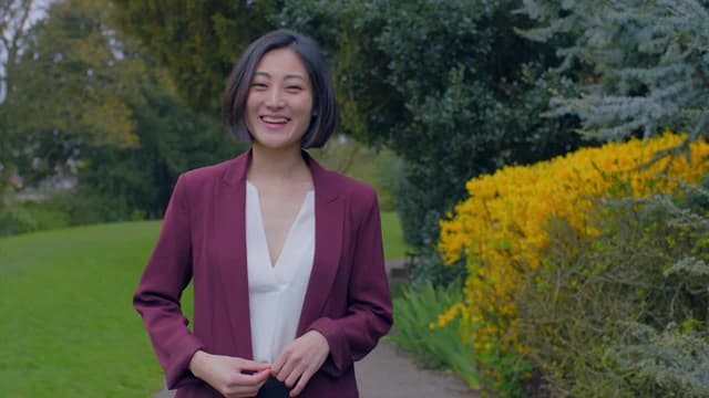 S01:E04 - Standing Woman