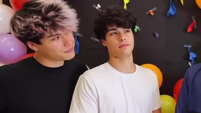 S08:E02 - Who Can Do the Most Dares in 24 Hours? / Giving Strangers the iPhone 11