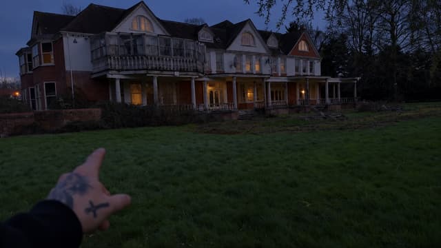 S01:E01 - The Mansion Abandoned After a Family Murder