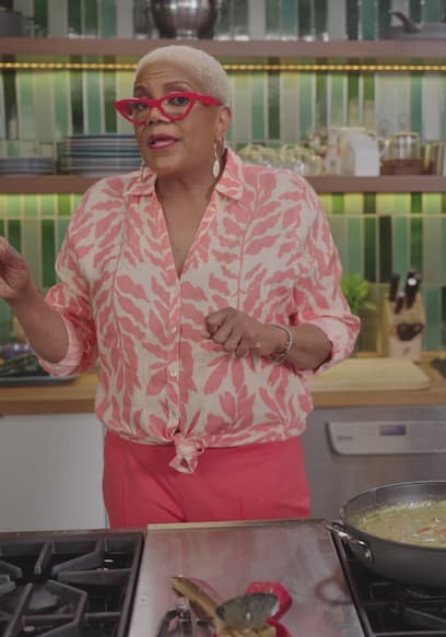 S01:E10 - Encocado Shrimp With Poblano Stuffed Grits poster