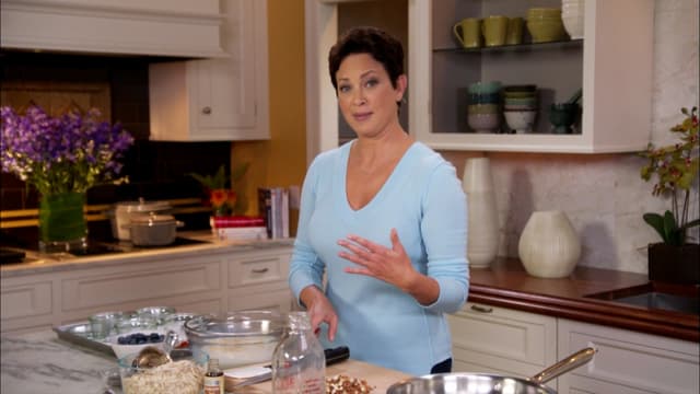 S01:E01 - Busy Mom Seeks… Help!