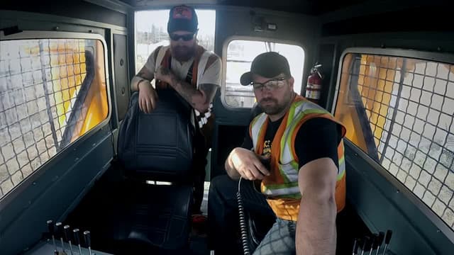 S03:E07 - Trapped in Ice