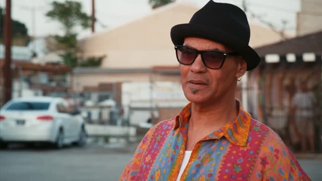 S01:E01 - Saluda al chico malo