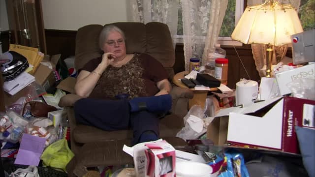 S04:E01 - Tiny Monsters