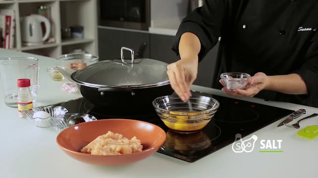 S01:E01 - 3 Kinds of Eggs Steamed With Pork