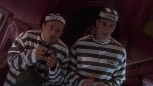 S01:E17 - Haunted Hideout