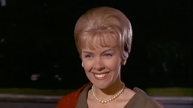 S03:E02 - Dorothy Takes a Trip