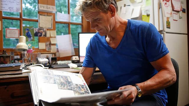 S01:E01 - Cambridge Hotel