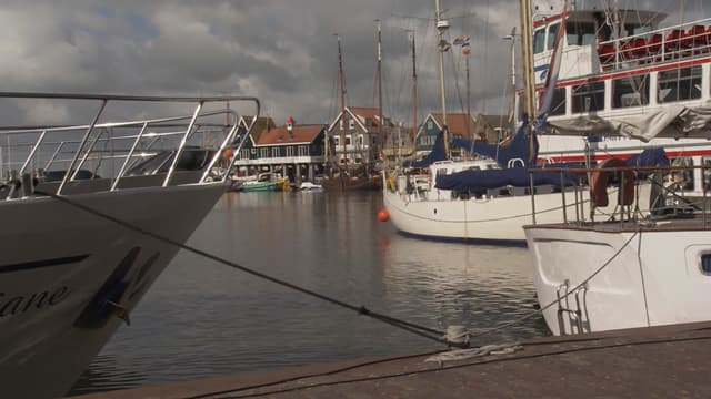 S01:E02 - Amsterdam
